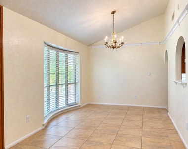 8831 Hendon Ln - Photo Thumbnail 9