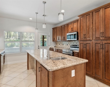 110 Lords Circle - Photo Thumbnail 8