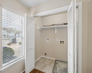 2635 Woodridge Cove Drive - Photo Thumbnail 17