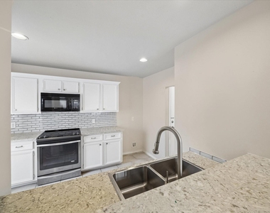 2635 Woodridge Cove Drive - Photo Thumbnail 8