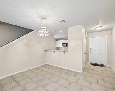 2635 Woodridge Cove Drive - Photo Thumbnail 9