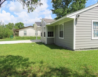 705 Baca Street - Photo Thumbnail 1