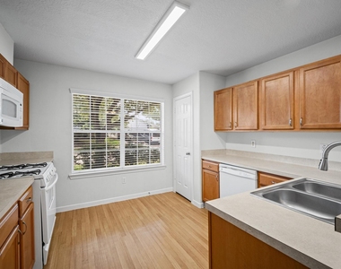 15823 Aldridge Creek Court - Photo Thumbnail 6