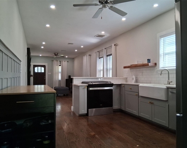 7335 Santiago Street - Photo Thumbnail 5