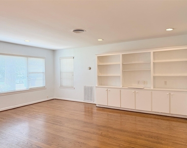 3114 Norris Drive - Photo Thumbnail 3