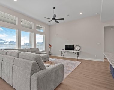 1211 Morning Rose Drive - Photo Thumbnail 10