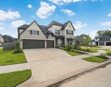 1211 Morning Rose Drive - Photo Thumbnail 2