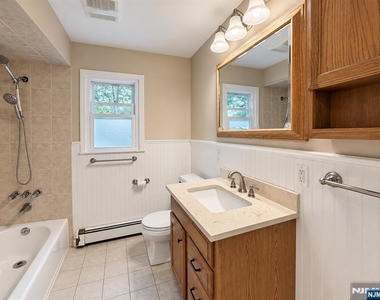 84 Colgate - Photo Thumbnail 4
