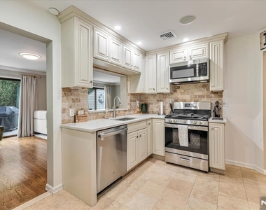 54 Spruce - Photo Thumbnail 8