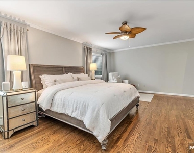 54 Spruce - Photo Thumbnail 12