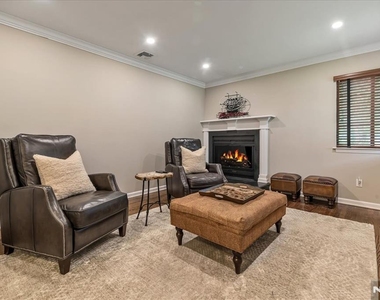 54 Spruce - Photo Thumbnail 10
