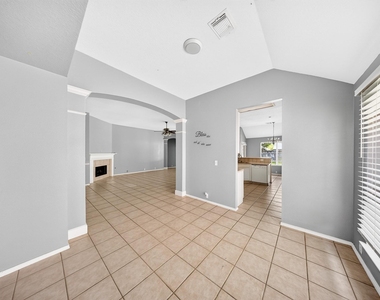 4811 Cottage Stone Lane - Photo Thumbnail 9