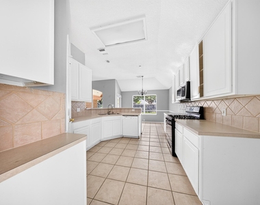 4811 Cottage Stone Lane - Photo Thumbnail 7