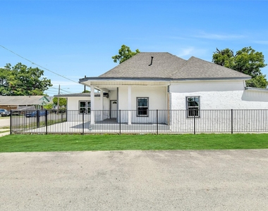 1912 Gentry Street - Photo Thumbnail 3