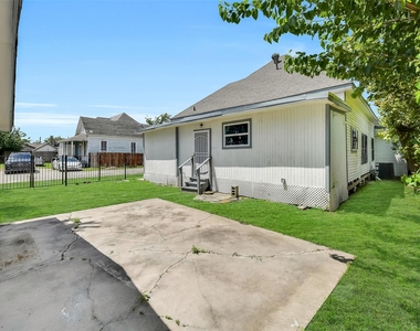 1912 Gentry Street - Photo Thumbnail 2