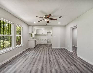 1912 Gentry Street - Photo Thumbnail 12
