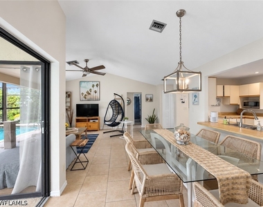 1228 Lastrada Lane - Photo Thumbnail 5