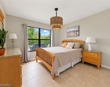 1228 Lastrada Lane - Photo Thumbnail 15