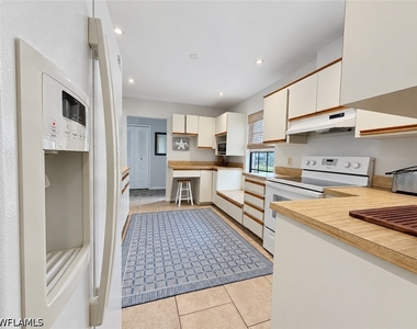 1228 Lastrada Lane - Photo Thumbnail 10