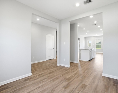 32315 Melbrooke Drive - Photo Thumbnail 4