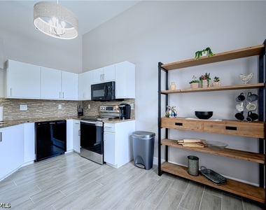 583 Beachwalk Circle - Photo Thumbnail 11