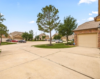 9338 Taylor Cliff Lane - Photo Thumbnail 6