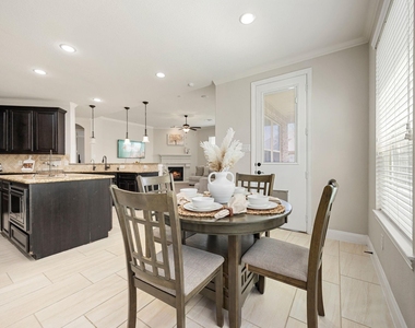 9338 Taylor Cliff Lane - Photo Thumbnail 18