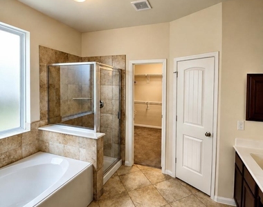 7827 Mesquite Manor Ln - Photo Thumbnail 6