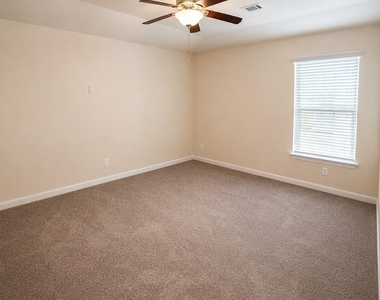 7827 Mesquite Manor Ln - Photo Thumbnail 13