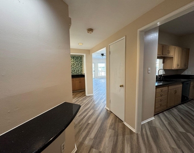 1306 Marina Bay Drive - Photo Thumbnail 4