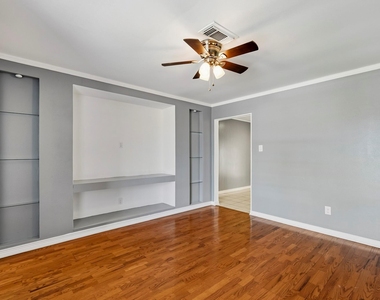 5223 Heathercrest Street - Photo Thumbnail 4