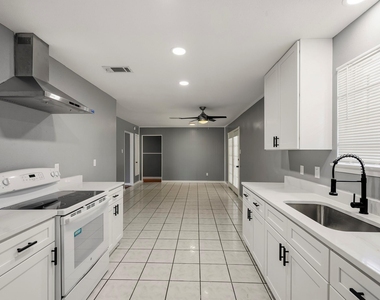 5223 Heathercrest Street - Photo Thumbnail 8