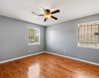 5223 Heathercrest Street - Photo Thumbnail 10