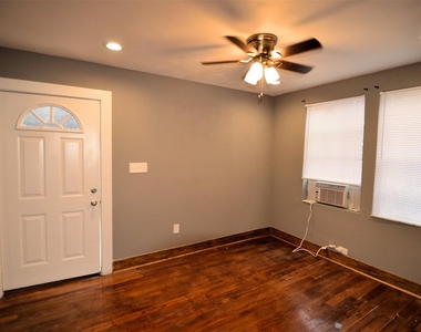 2123 Marion Street - Photo Thumbnail 7