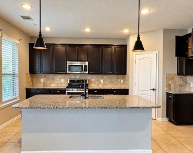 3609 Belmore Lane - Photo Thumbnail 6