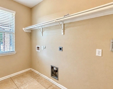3609 Belmore Lane - Photo Thumbnail 26