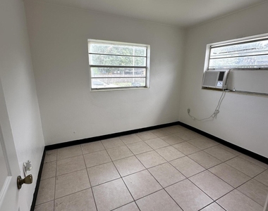 513 Warren Street - Photo Thumbnail 6