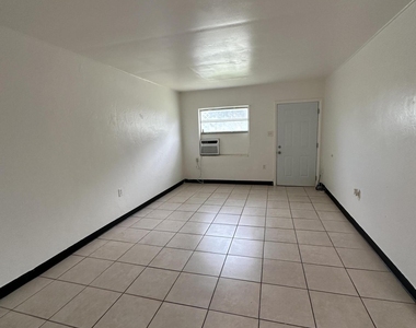 513 Warren Street - Photo Thumbnail 2