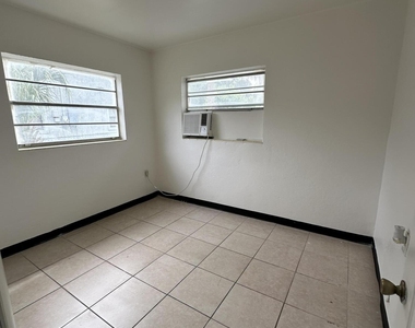 513 Warren Street - Photo Thumbnail 8