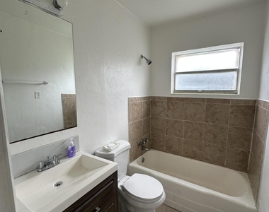 513 Warren Street - Photo Thumbnail 7