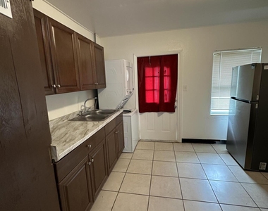 513 Warren Street - Photo Thumbnail 4