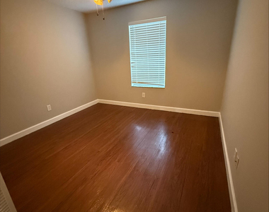 1812 Glenridge Street Nw - Photo Thumbnail 6
