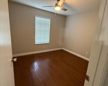 1812 Glenridge Street Nw - Photo Thumbnail 5