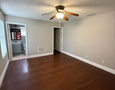 1812 Glenridge Street Nw - Photo Thumbnail 4