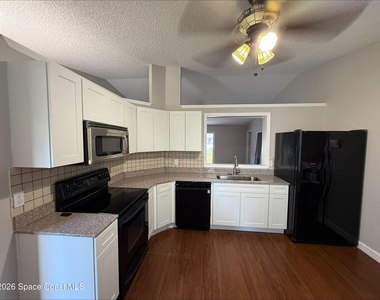 1812 Glenridge Street Nw - Photo Thumbnail 2