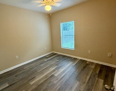 3640 Aria Drive - Photo Thumbnail 8