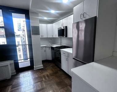 East 35 Street - Photo Thumbnail 3