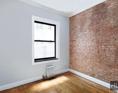 E 100th St - Photo Thumbnail 4