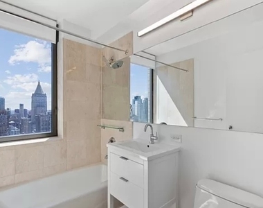 6th Avenue - Photo Thumbnail 5