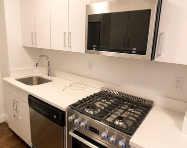 E 82 St - Photo Thumbnail 4